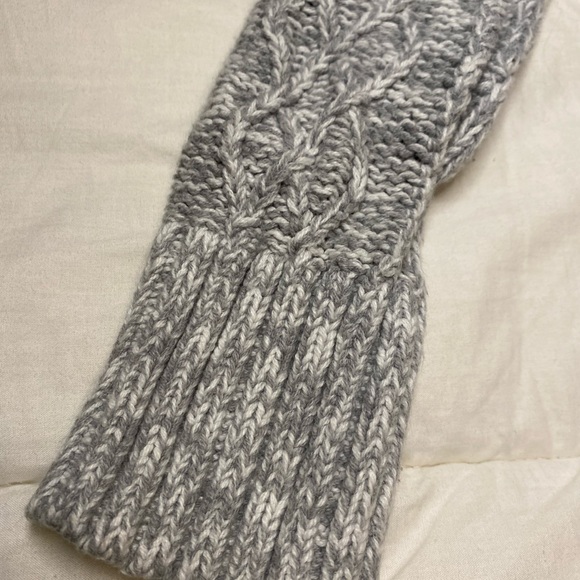 Gray Old Navy Crewneck Sweater - Picture 4 of 5